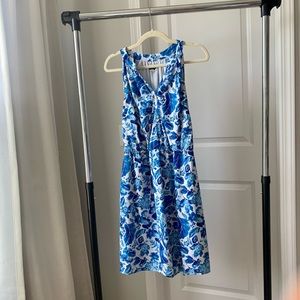 Sleeveless Knee Length White and Blue Floral Dress in Size Large